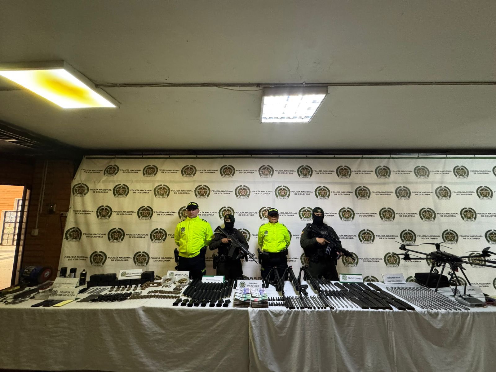 El FBI y la Dijin incautaron un arsenal completo que sería suministrado a GAO-r 36 y al 'clan del Golfo'.