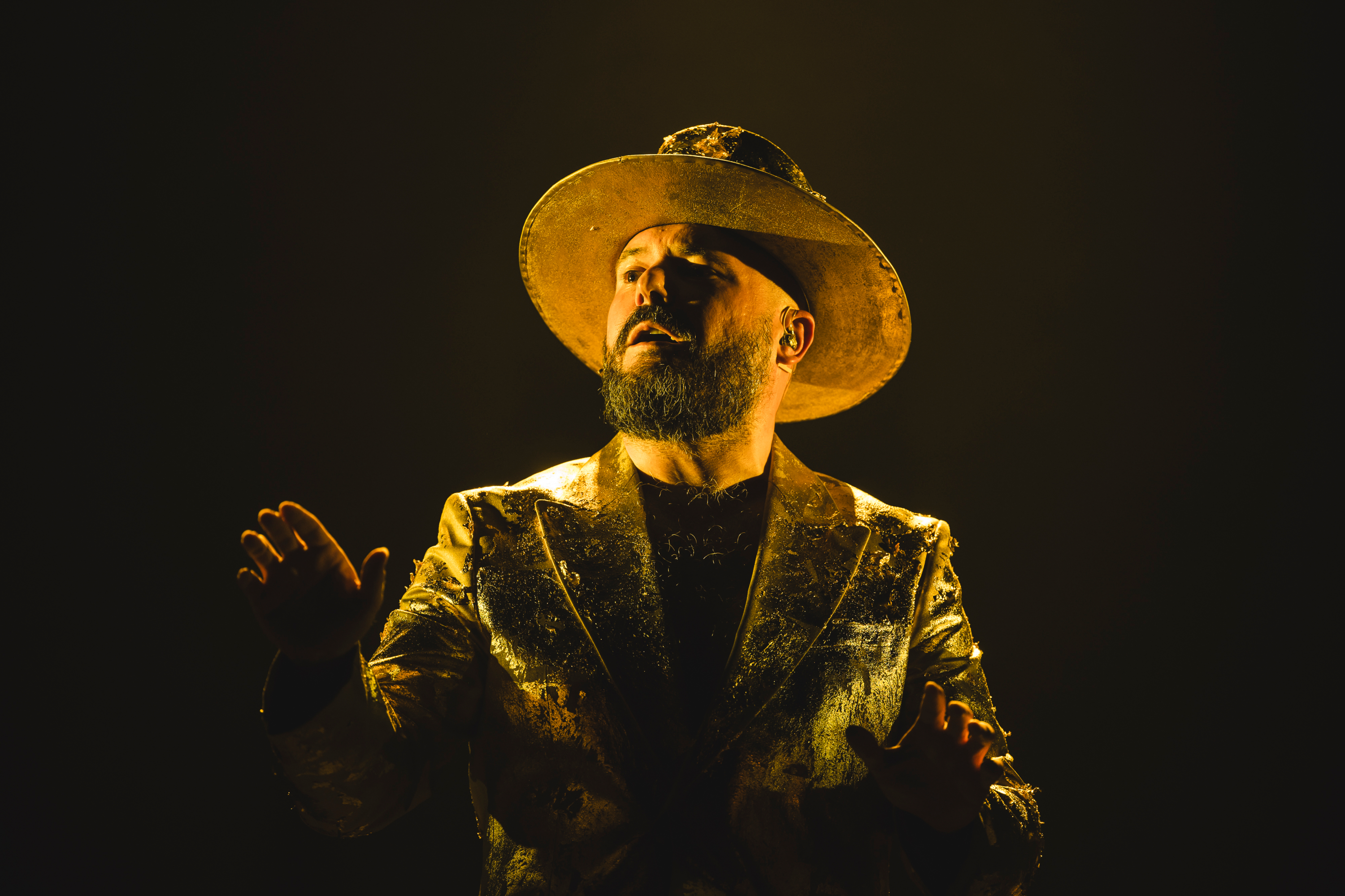 El cantante español Niño de Elche culmina su trilogía dedicada al flamenco con 'Cante a lo gitano': estará en Bogotá y Medellín