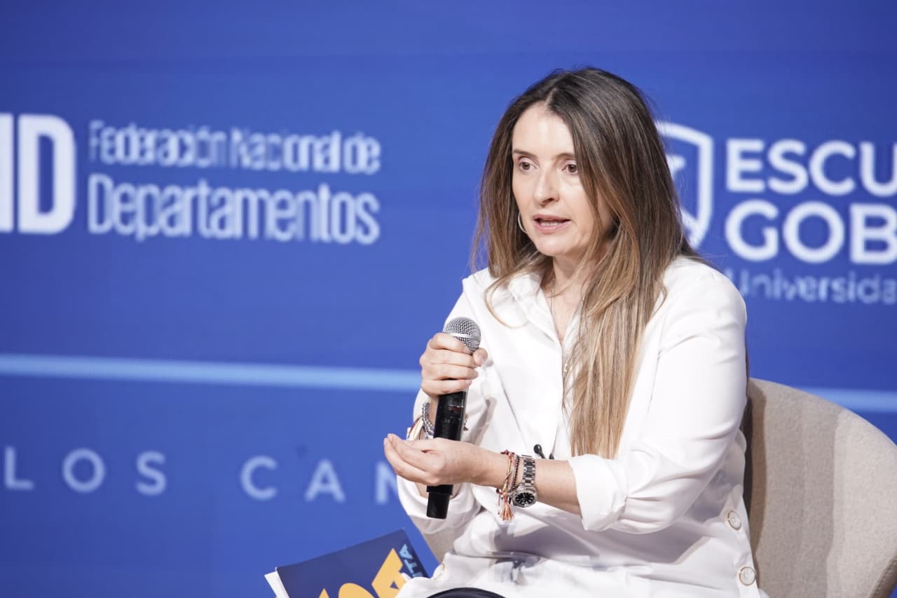 La candidata Paloma Valencia en la cumbre de la FND.