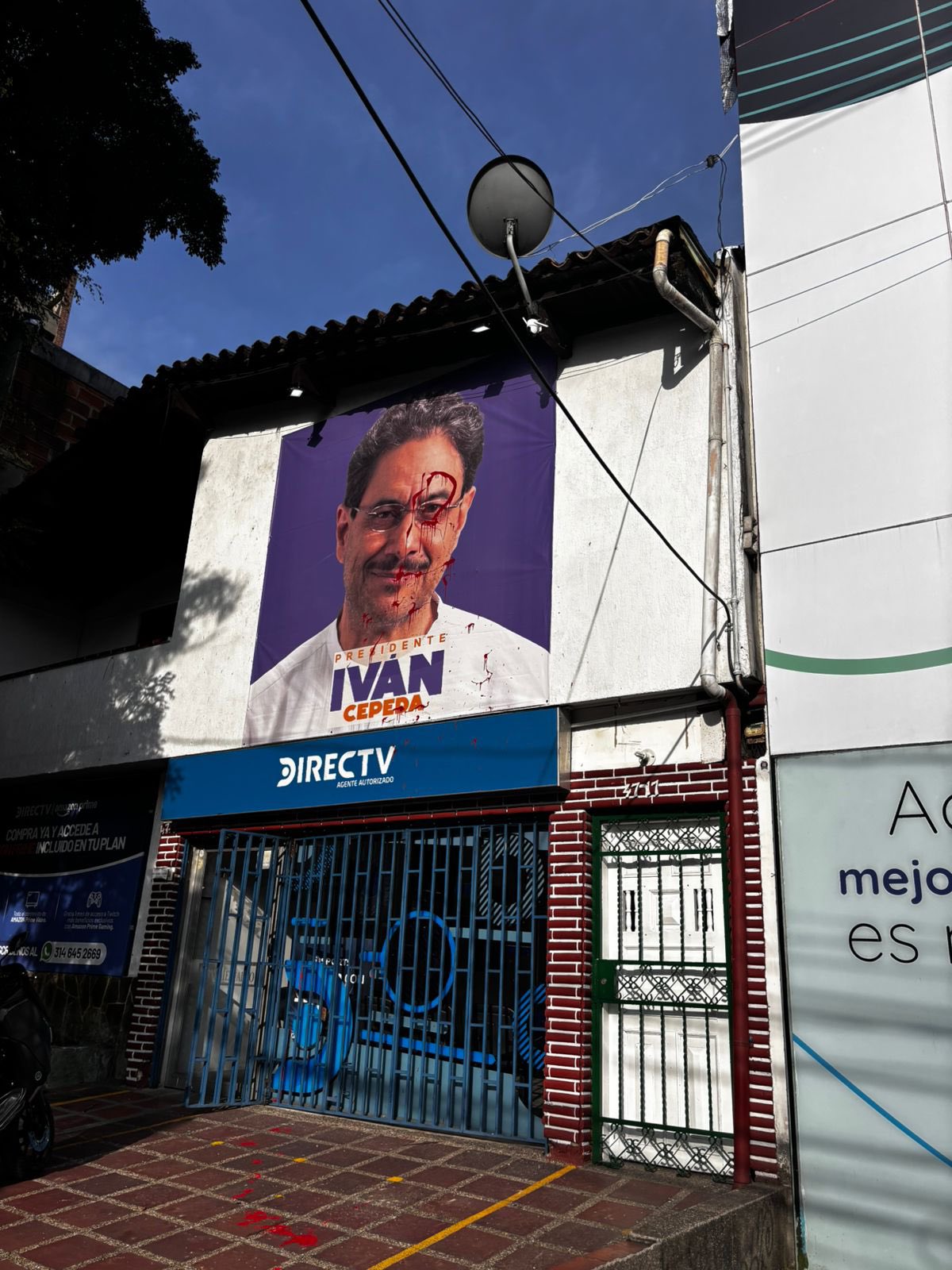 Iván Cepeda headquarters vandalized in Medellín.