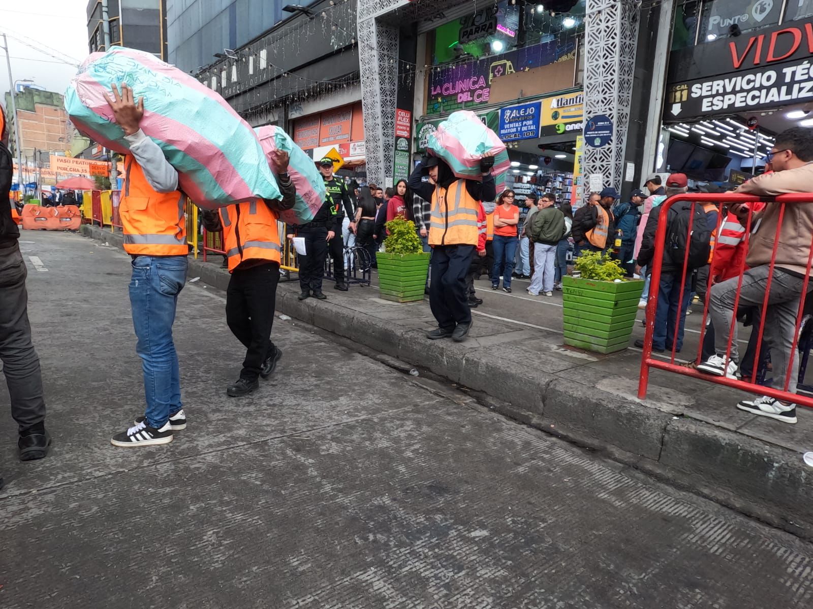En la Calle 13 fueron incautados celulares con reporte de hurto en Perú durante operativos de control.