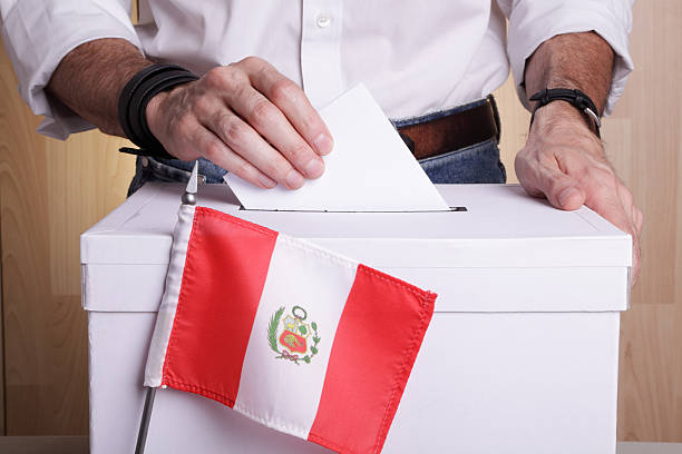 Hallan tres cajas con votos de elecciones de Perú que presuntamente se habían extraviado en el traslado