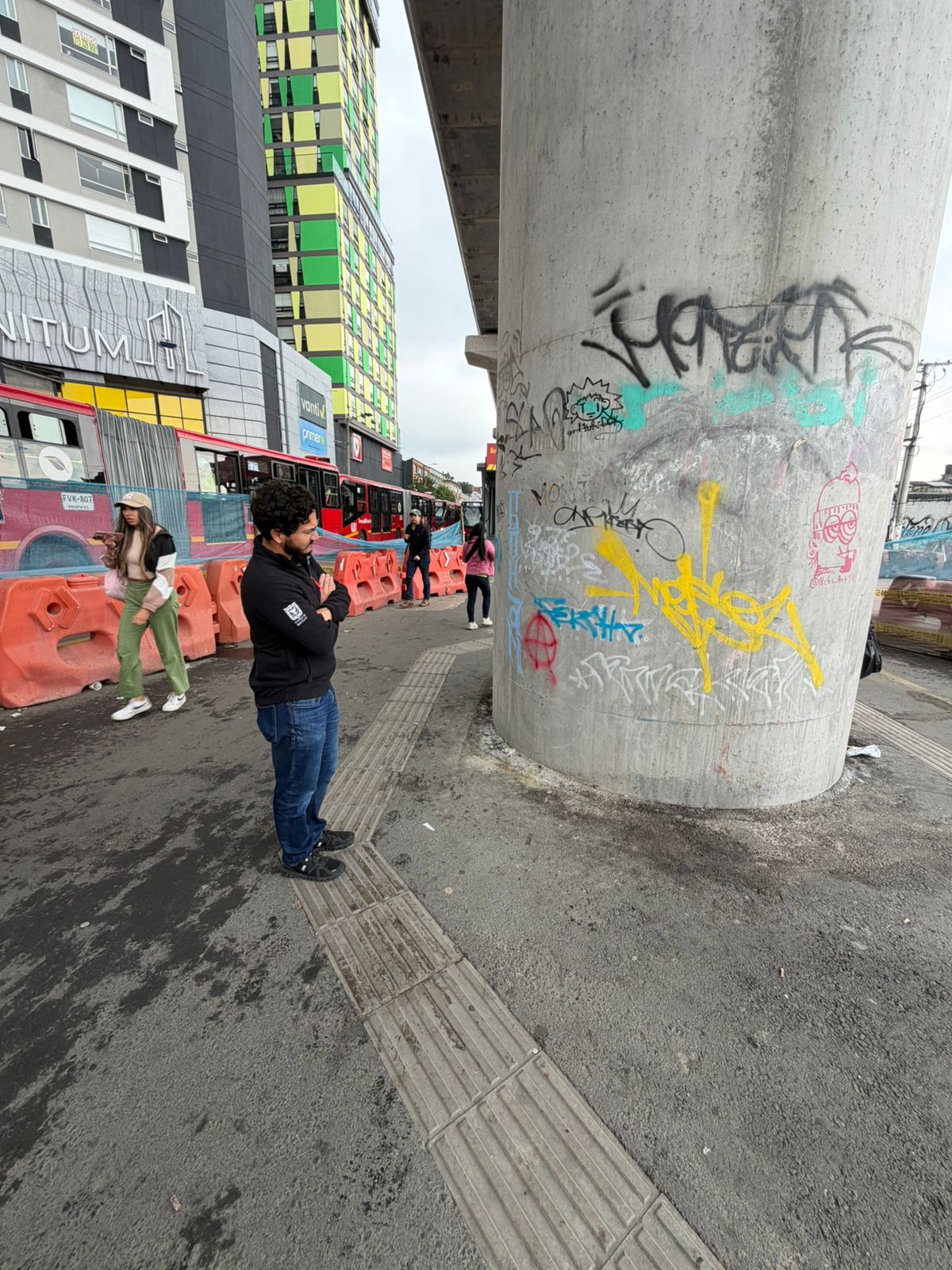 El concejal Juan David Quintero alertó sobre un plan organizado para vandalizar columnas del sistema.