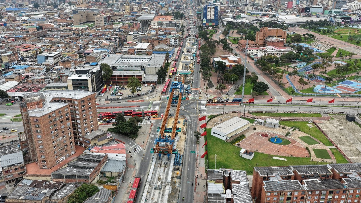 Viga lanzadora en la avenida Caracas con calle 6