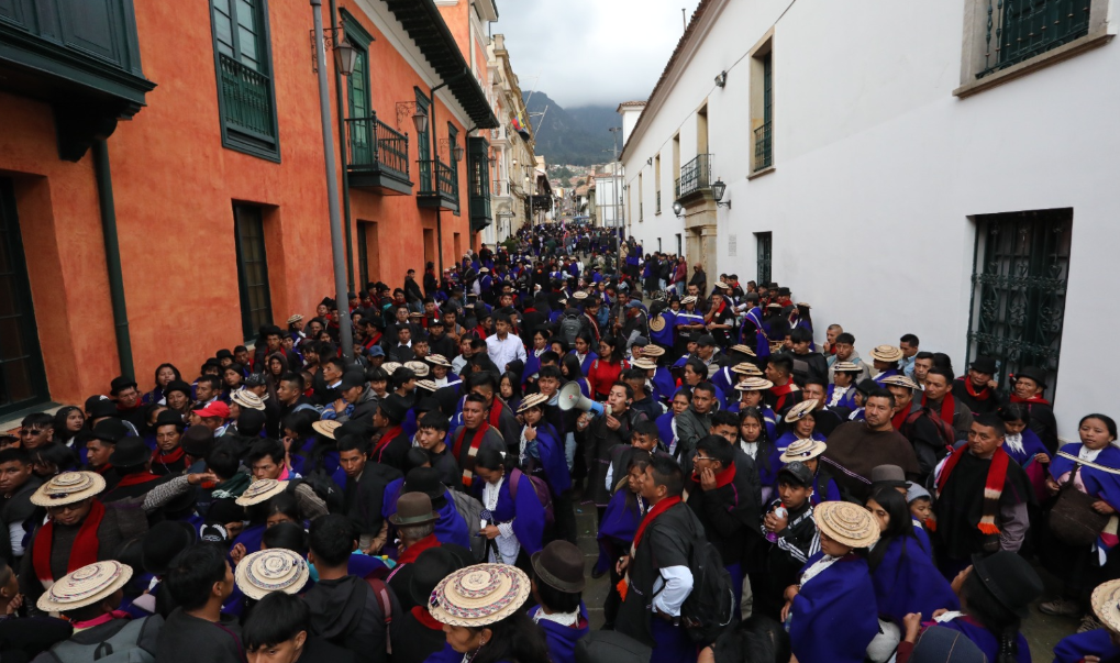 Comunidad Misak realiza protestas en Bogotá durante la jornada de este martes.