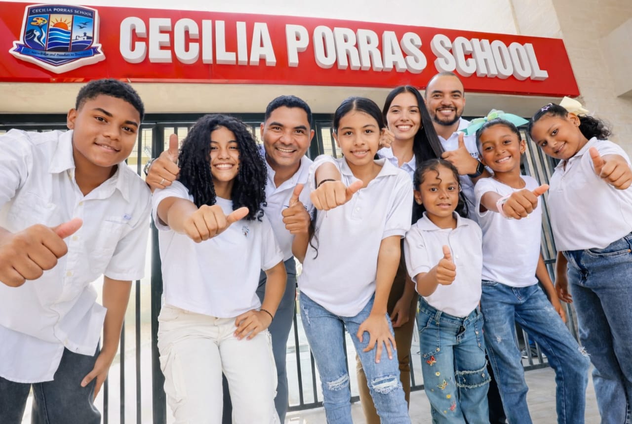 Estudiantes del nuevo colegio bilingue en Cartagena