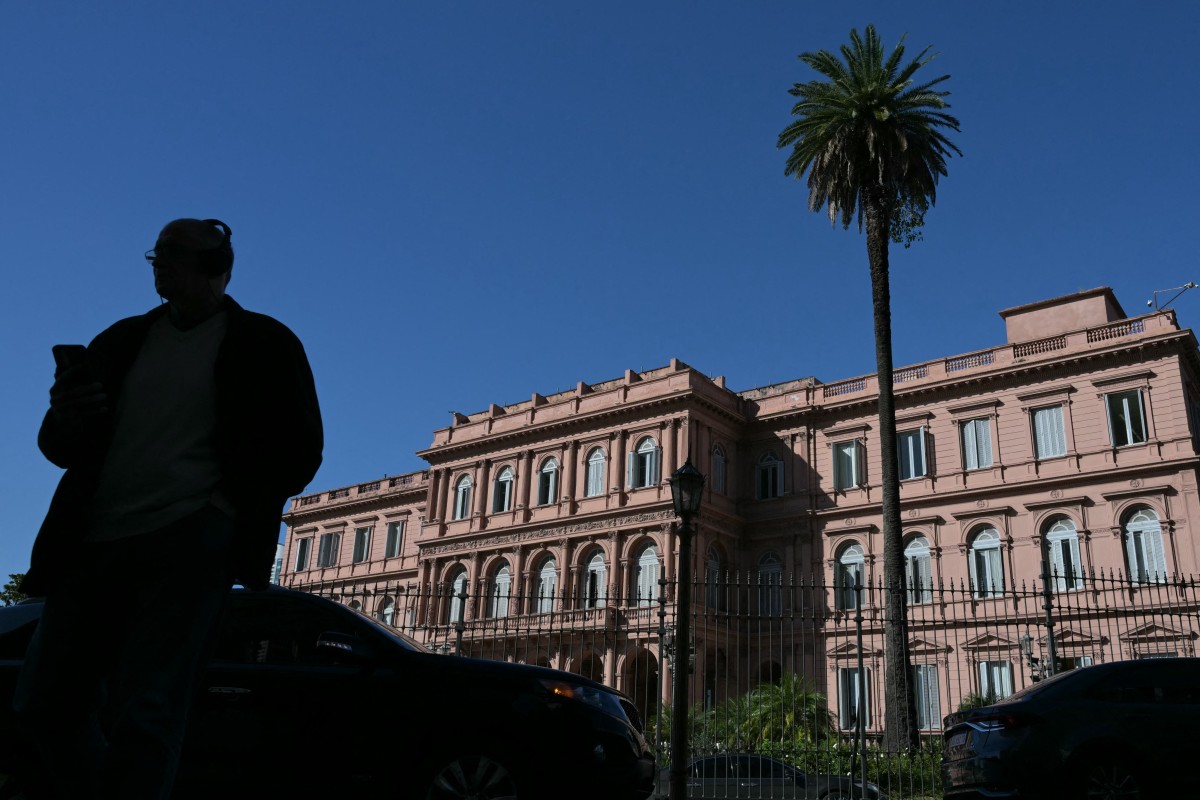 Casa Rosada, palacio de gobierno de Argentina, luego de que el gobierno del presidente Javier Milei prohibiera el acceso a periodistas