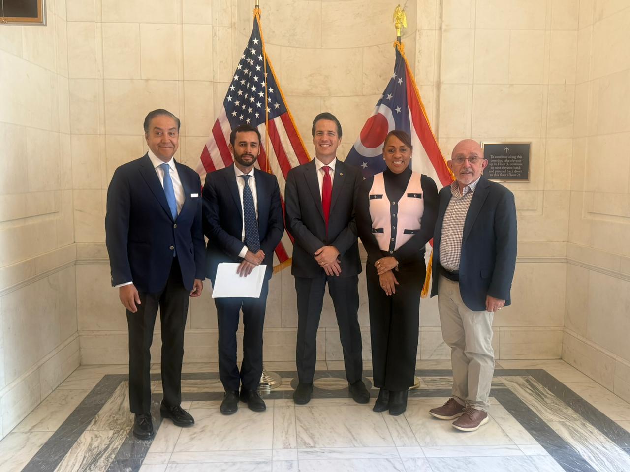 Reunión de comitiva del Centro Democrático con Bernie Moreno.