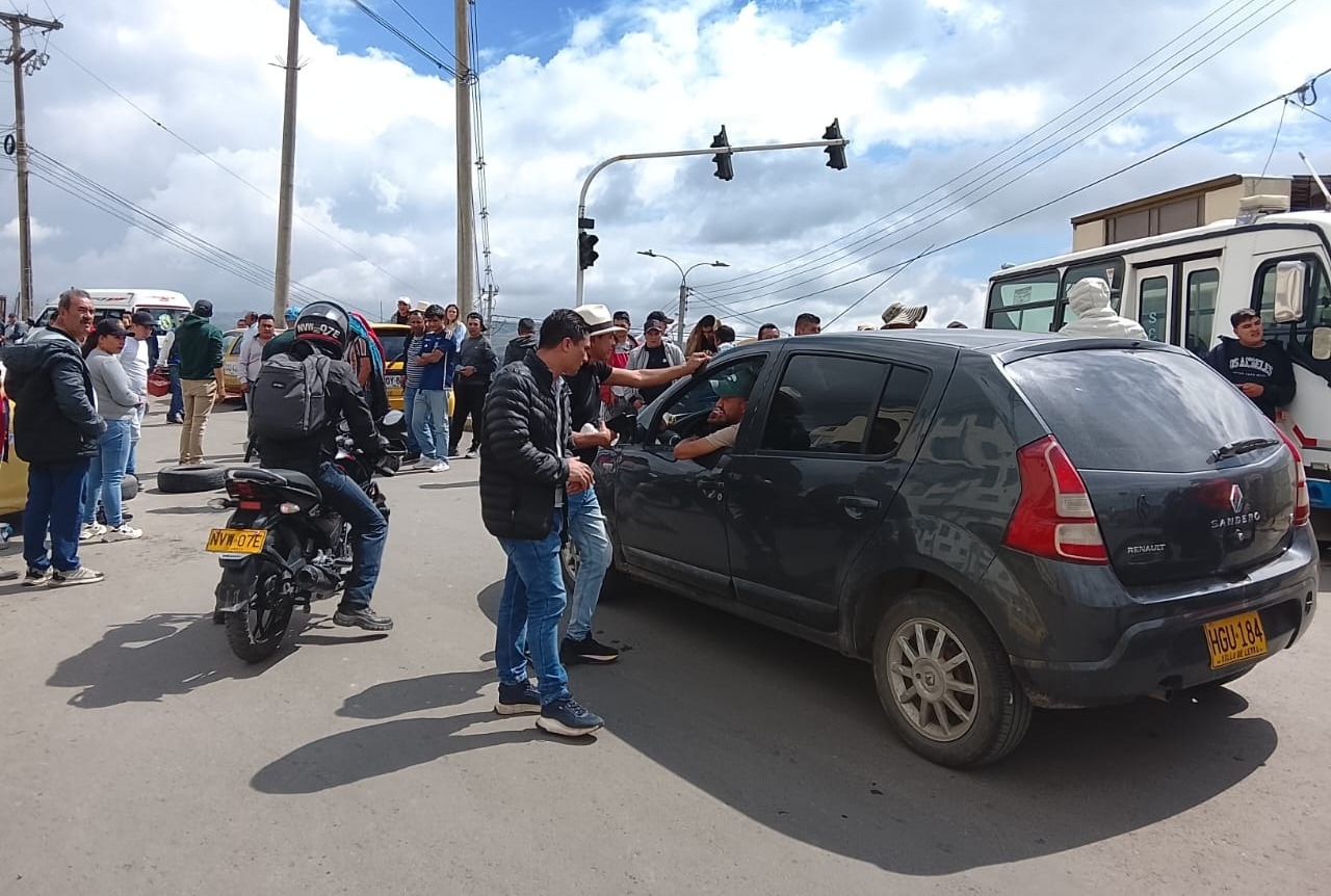 Desde la madrugada y hasta esta tarde, un grupo de taxistas mantuvo paralizada la ciudad.