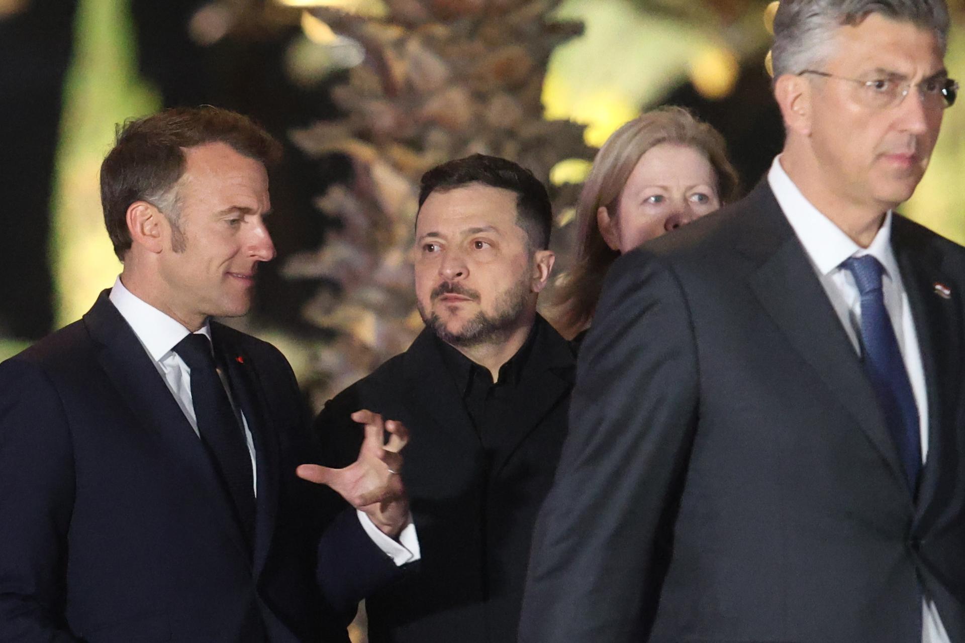 El presidente de Francia, Emmanuel Macron, y el de Ucrania, Volodimir Zelenski, en Chipre.