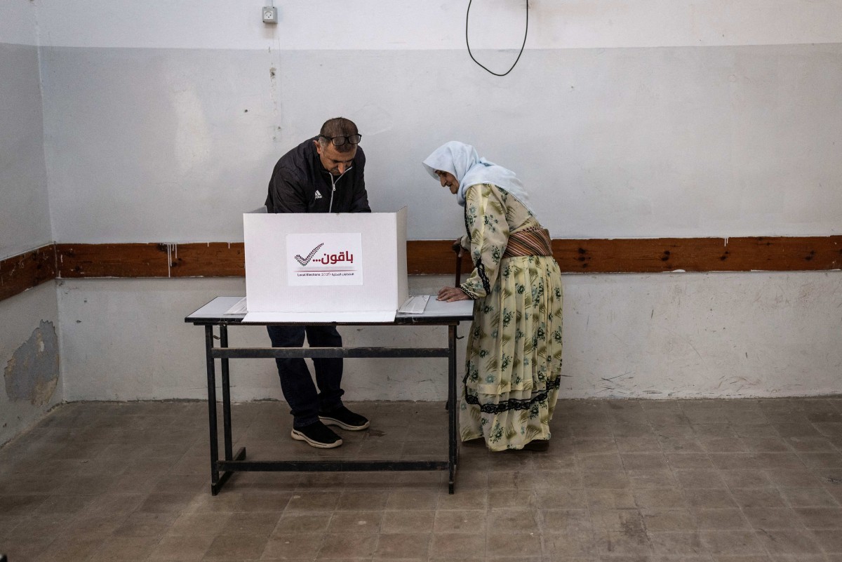 Palestinos votan este sábado en las elecciones municipales en Cisjordania y parte de Gaza