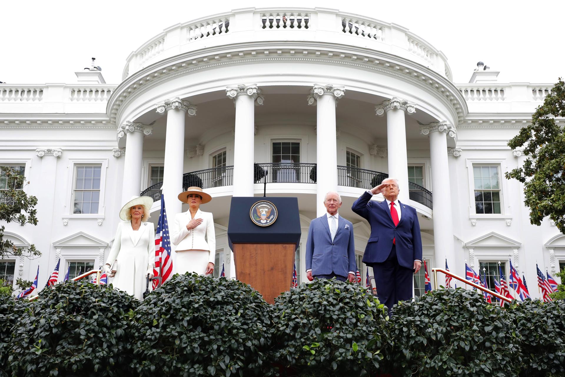 El presidente de EE. UU., Donald Trump, y la primera dama, Melania, reciben al rey Carloss III y a la reina Camila en la Casa Blanca