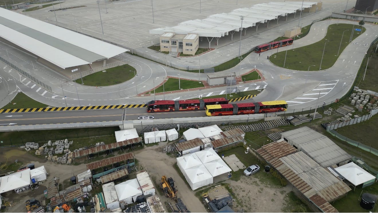 Pruebas de buses en el patio portal El Vínculo en Soacha