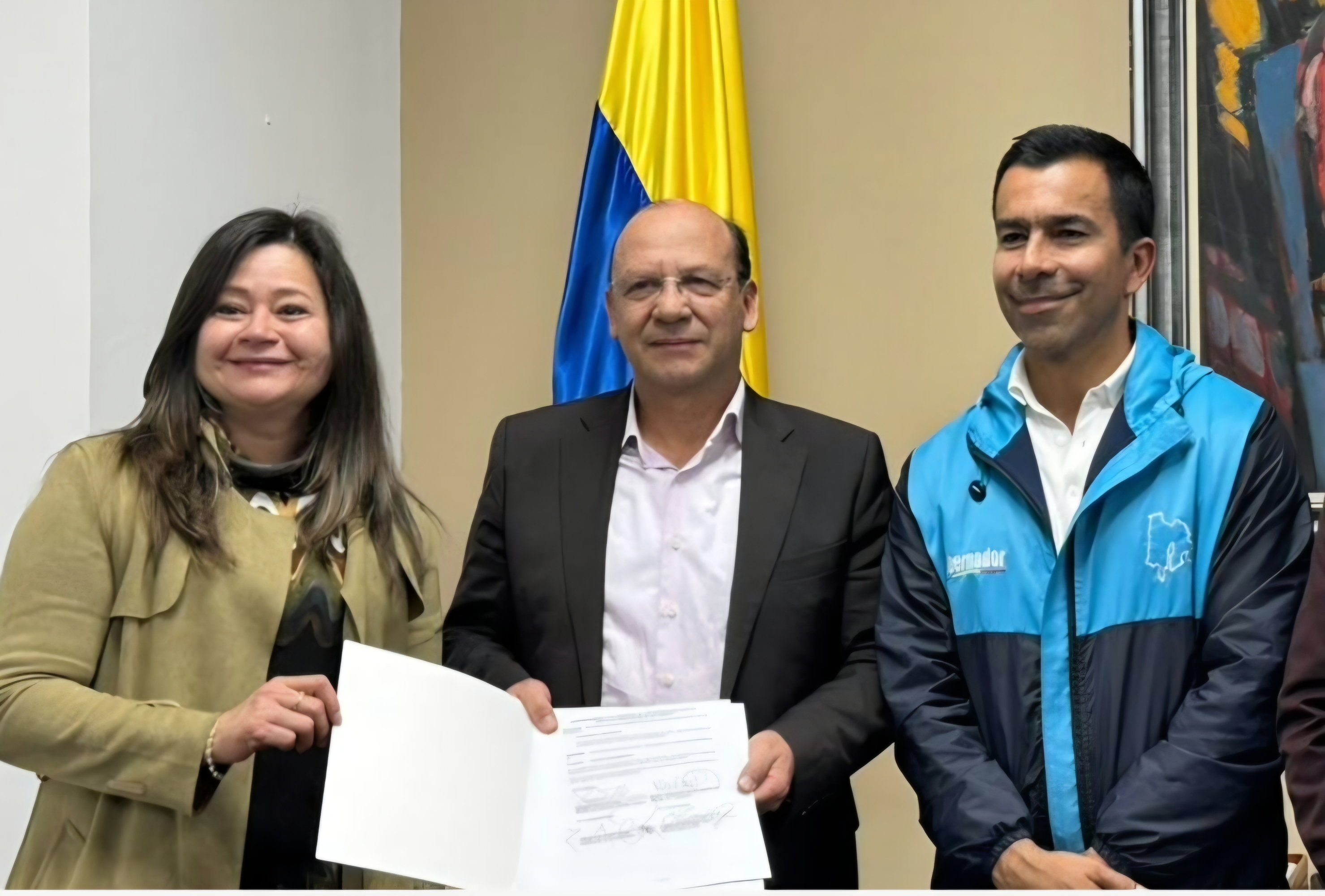 The Ministers of Transportation and Finance and Governor Jorge Rey.