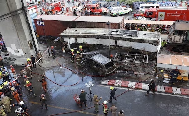 El choque ocurrió a última hora de la tarde cerca de una estación del enlace ferroviario al aeropuerto, en el centro de la ciudad.