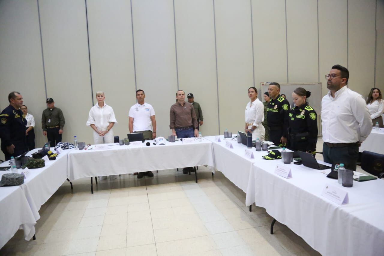 Consejo de seguridad en Cali con el ministro de Defensa, Pedro Sánchez.