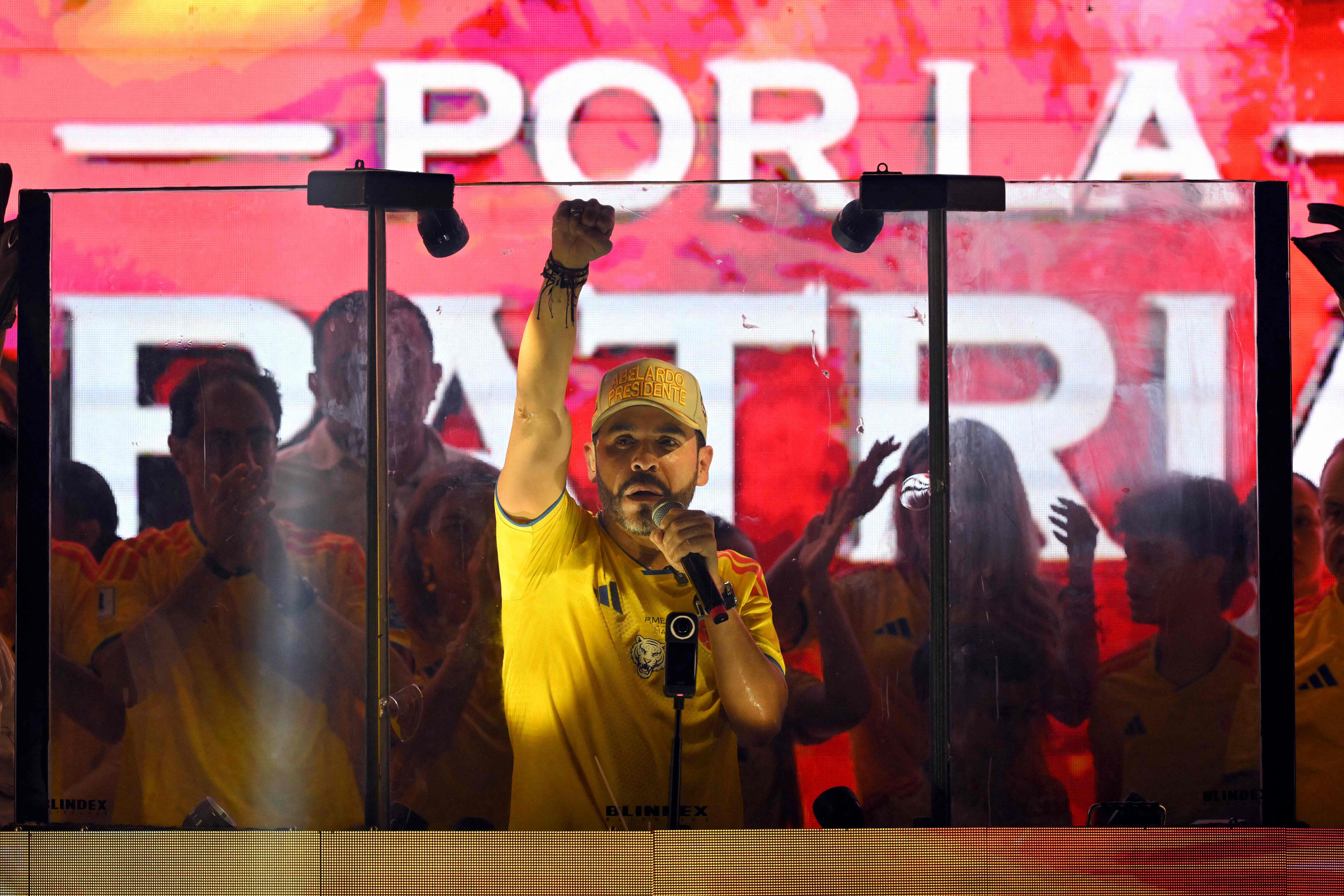 Abelardo de la Espriella en su discurso tras la victoria de la primera vuelta.