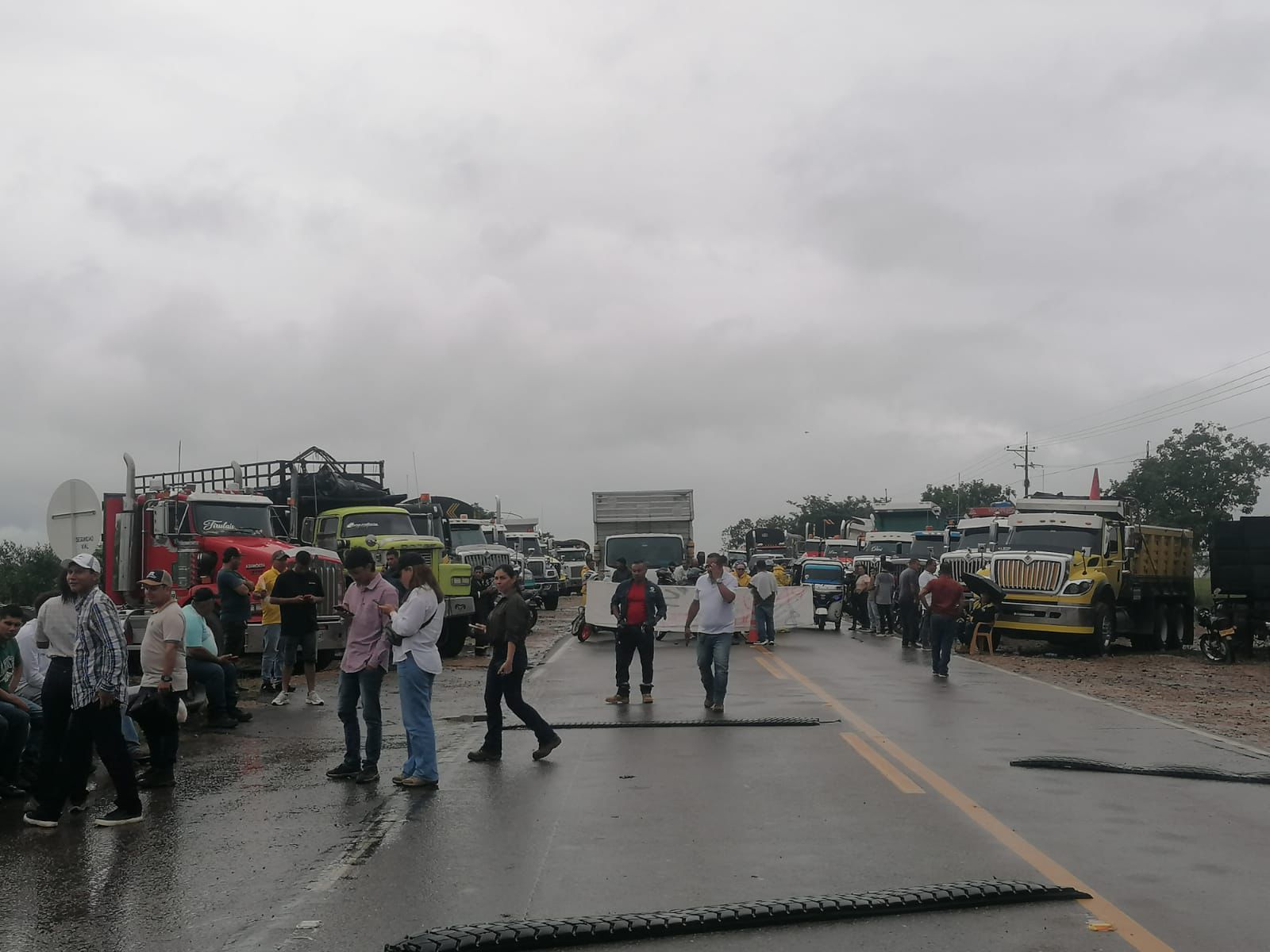 Bloqueo vial en el Meta