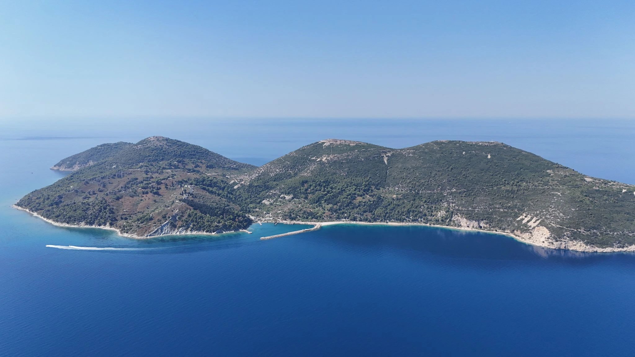 Isla de Sazan, en Albania, en el mar Adriático