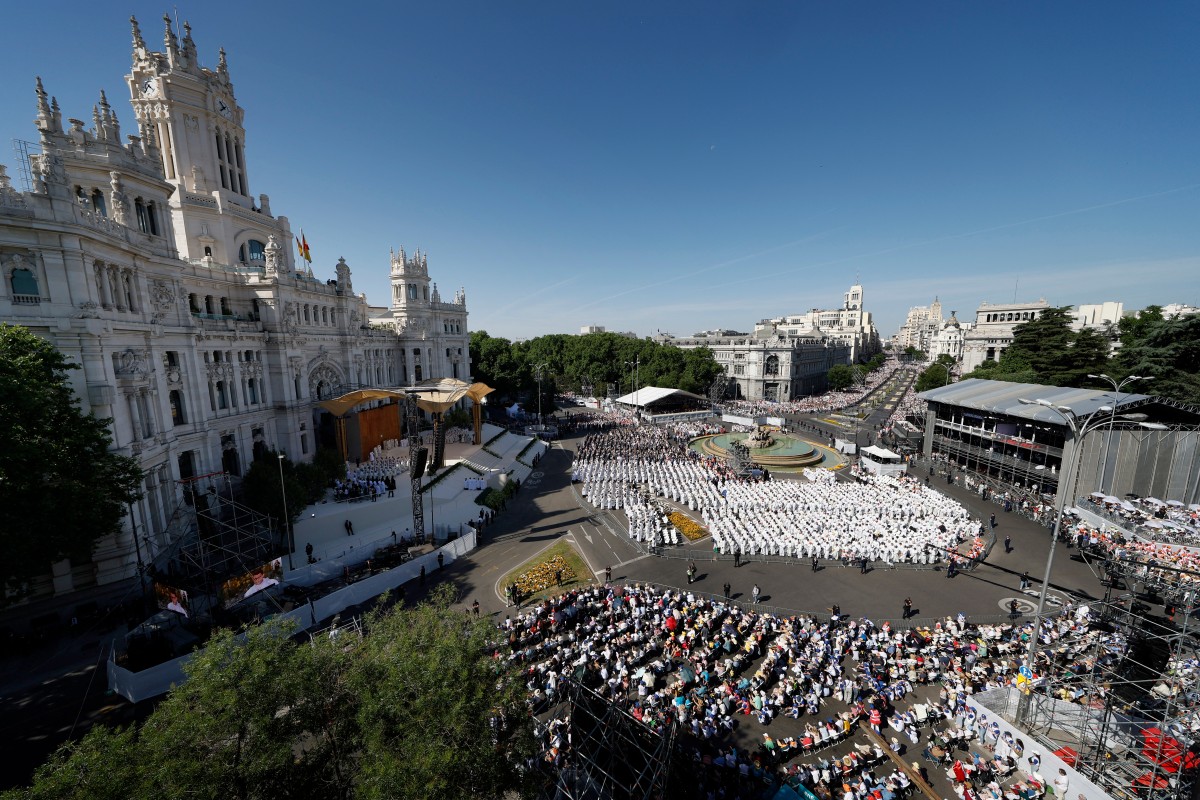 Pope Leo XIV before more than 1.2 million people in the Plaza de Cibeles in Madrid.