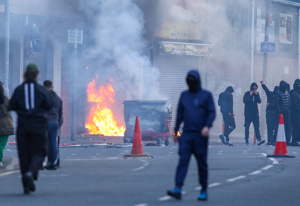 Protestas antiinmigrantes en Belfast, capital de Irlanda del Norte, tras un intento de homicidio.