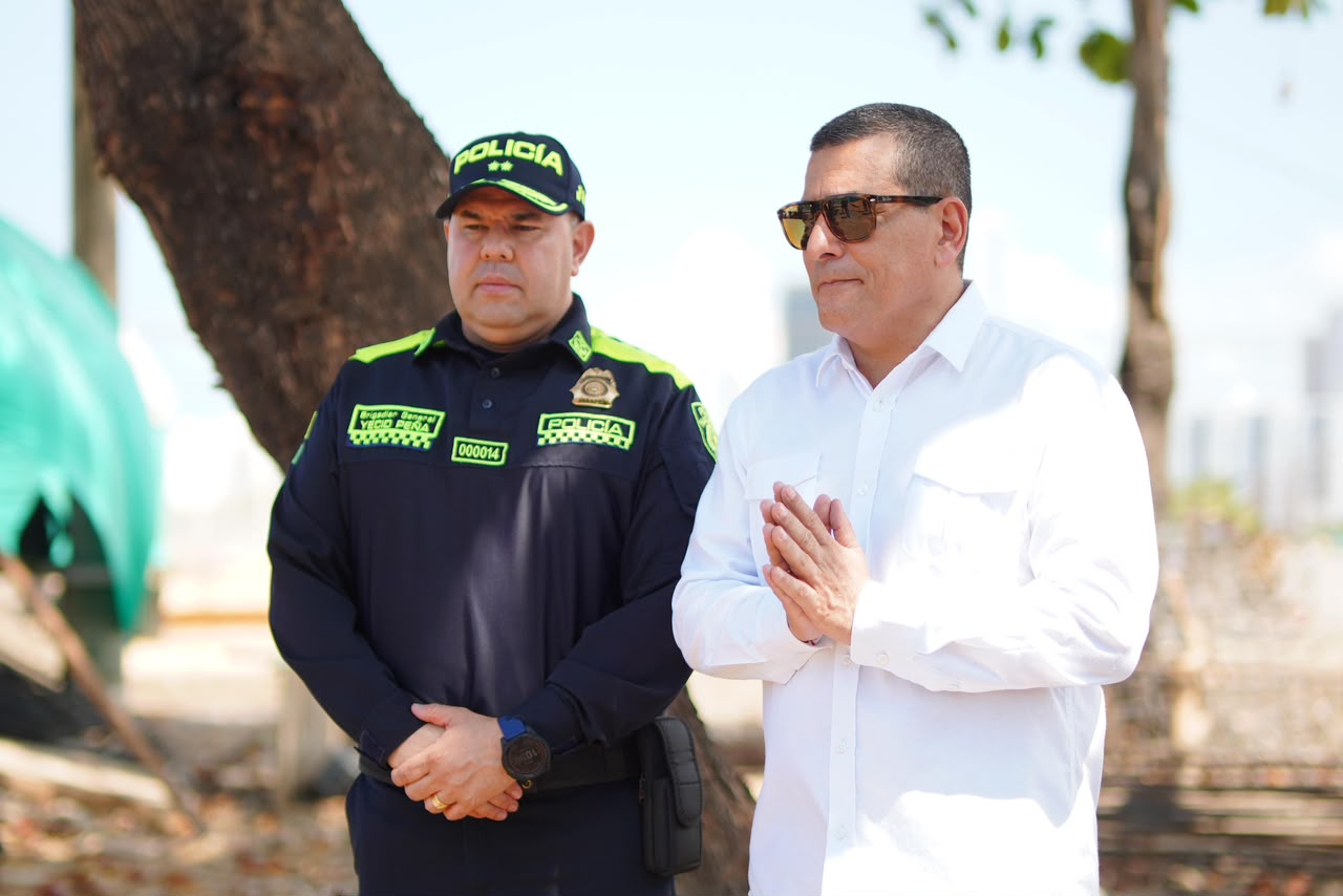 General de la Policía, Gelver Yesid Peña y el alcalde Turbay Paz
