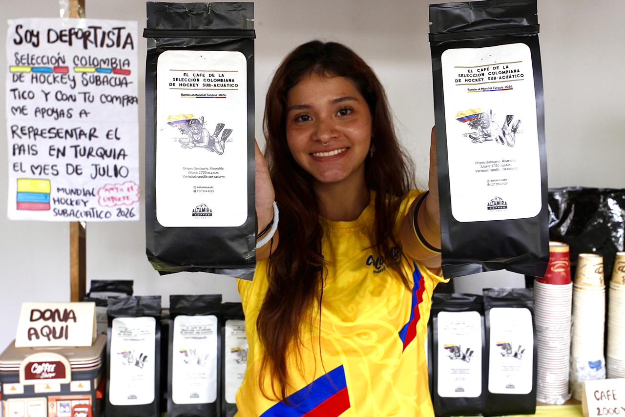 Ana Sofía Ríos tuvo que vender café por más de un año para poder reunir los fondos que le permitan participar del mundial de hockey subacuático.
