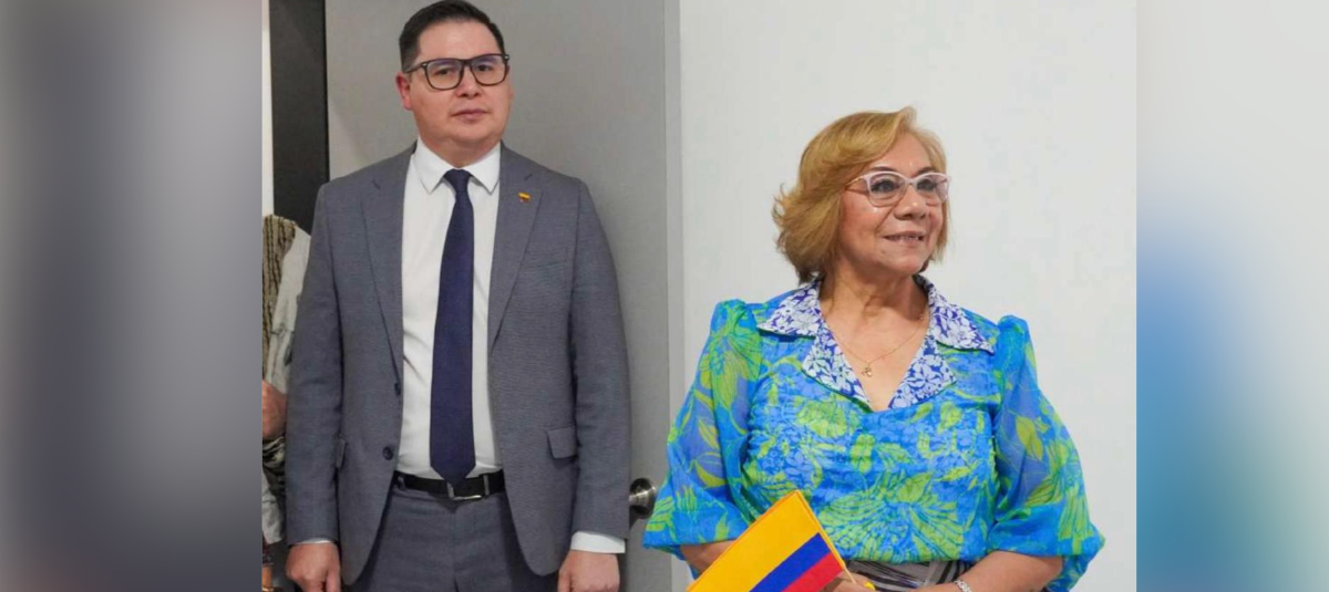 Cristian Alberto Pinzón Neuto and Chancellor Rosa Villavicencio.