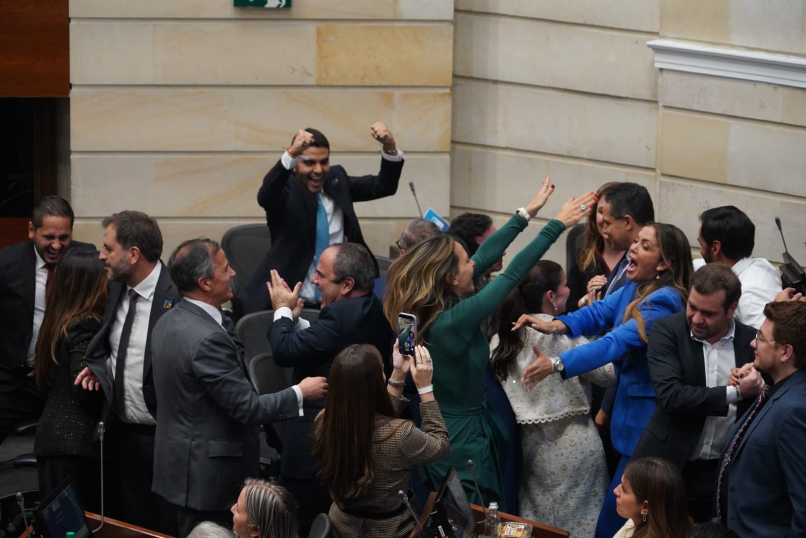 This is how the Democratic Center celebrated the election of Honorio Henríquez as president of the Senate