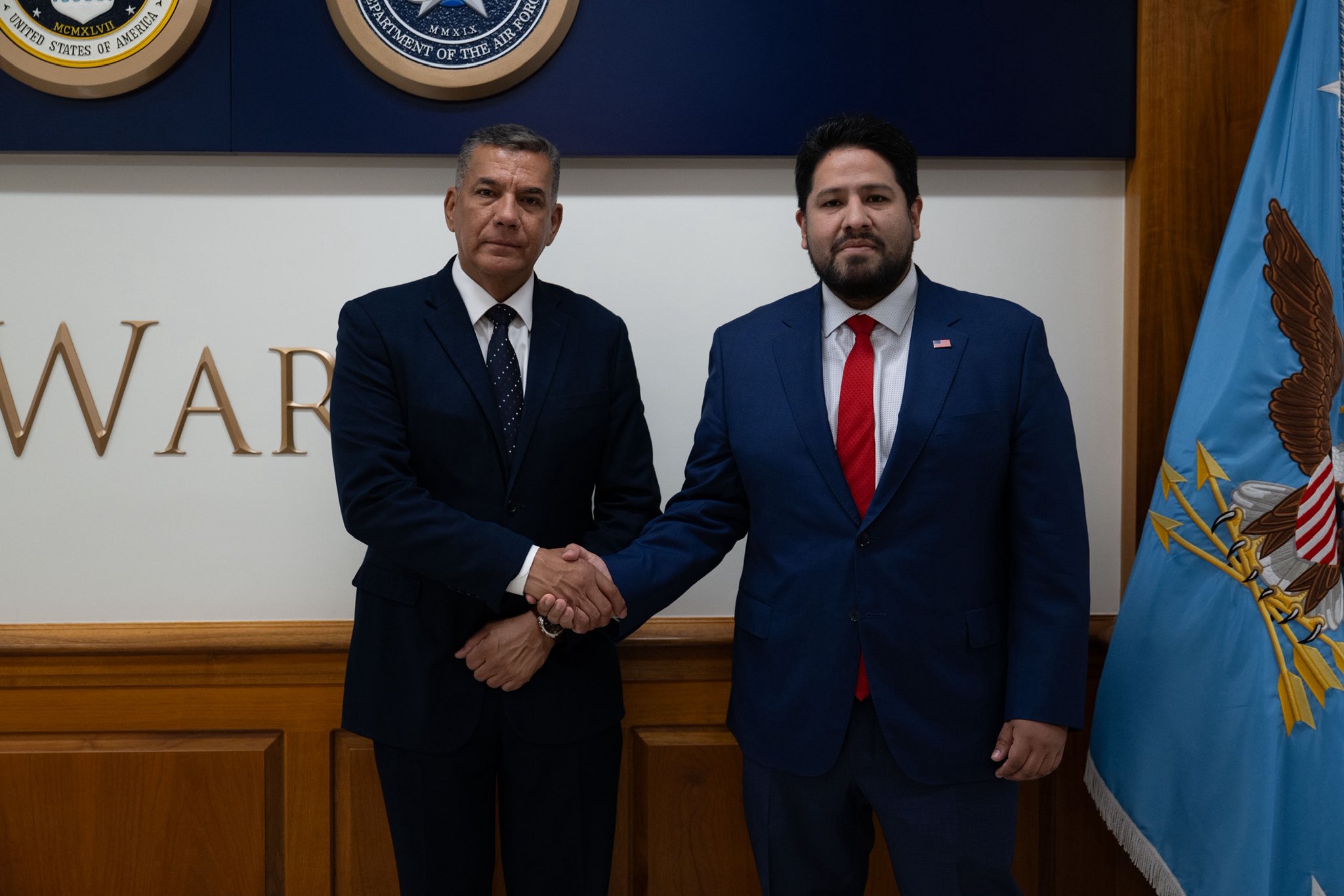 Beş aracı takip ediyorlar