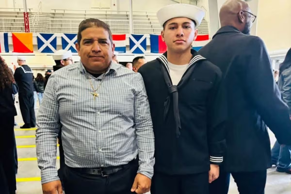 Luis Manuel Aviles Roa y su hijo, Joshua Aviles, un marino de la Armada de Estados Unidos desplegado en Medio Oriente.