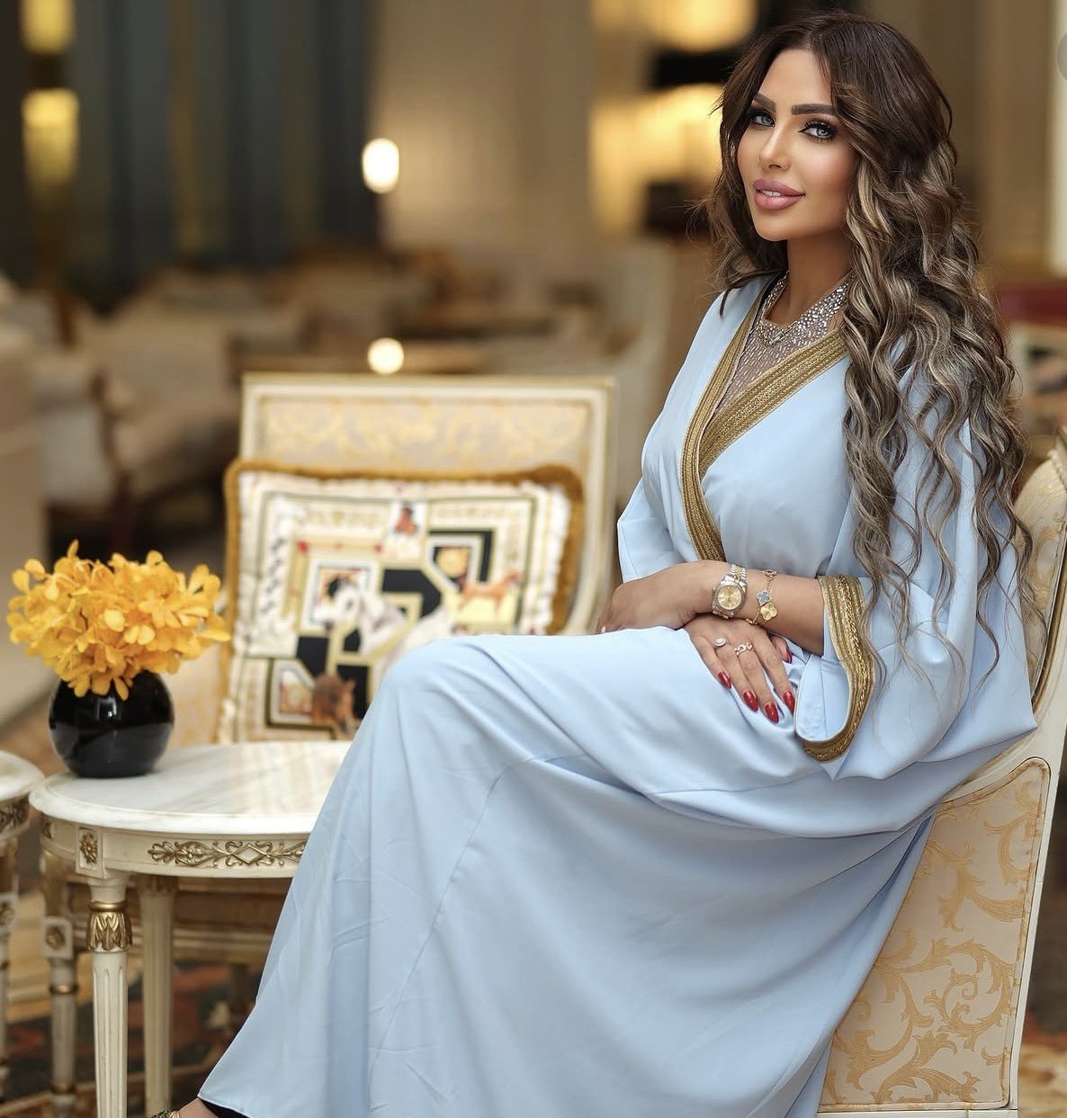 Condenan a muerte a famosa presentadora de televisión Sarah Khalifa en Egipto.