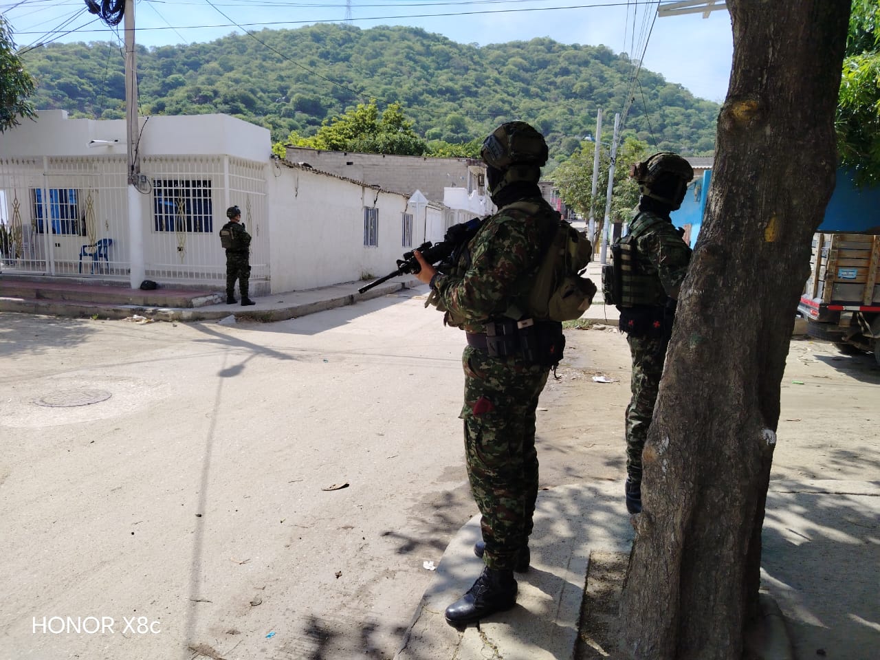 Army in the streets of Santa Marta.
