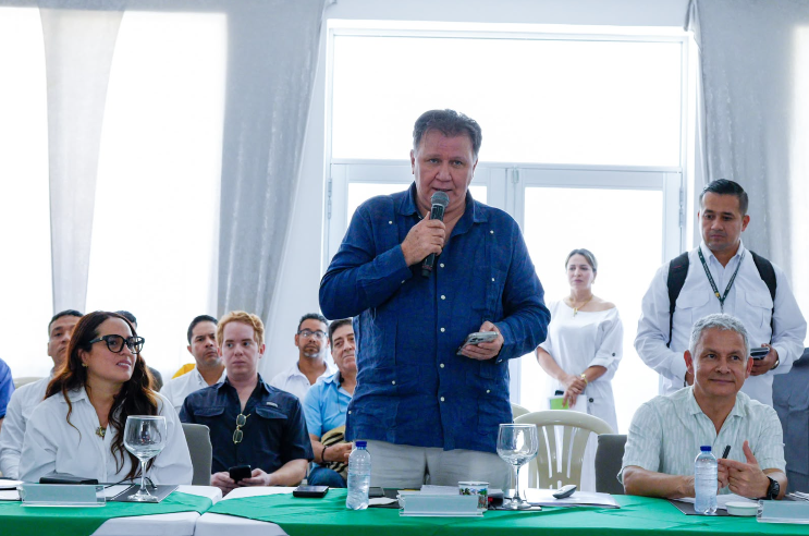 Minister of Agriculture, Indalecio Dangond, during the announcement.