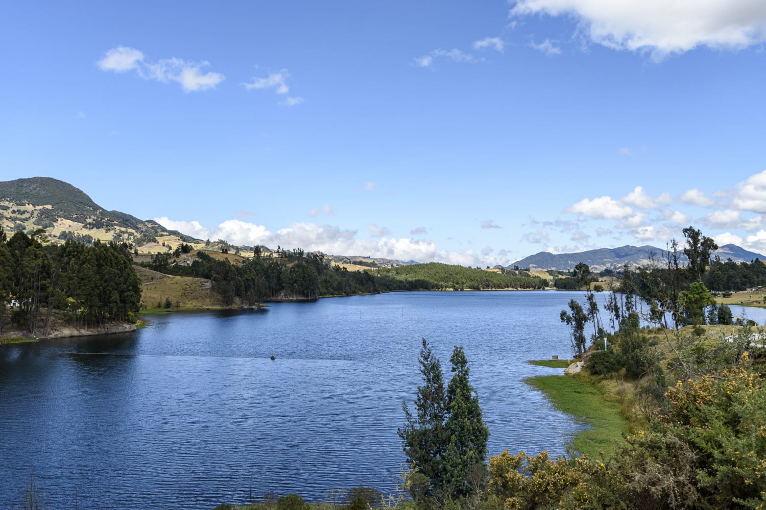 The absence of precipitation began to generate slight decreases in some reservoirs.