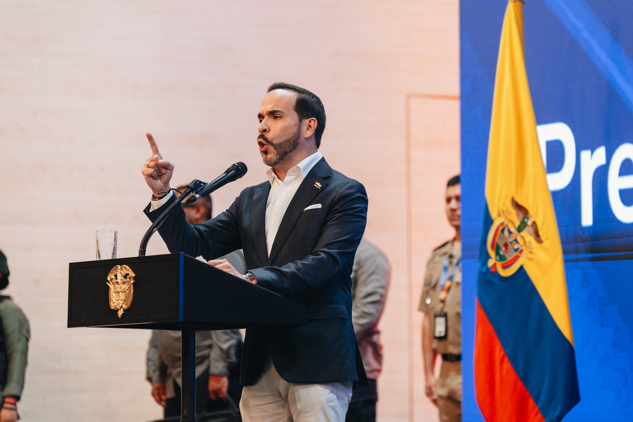 President Abelardo De La Espriella announces the creation of the Miracle Fund.