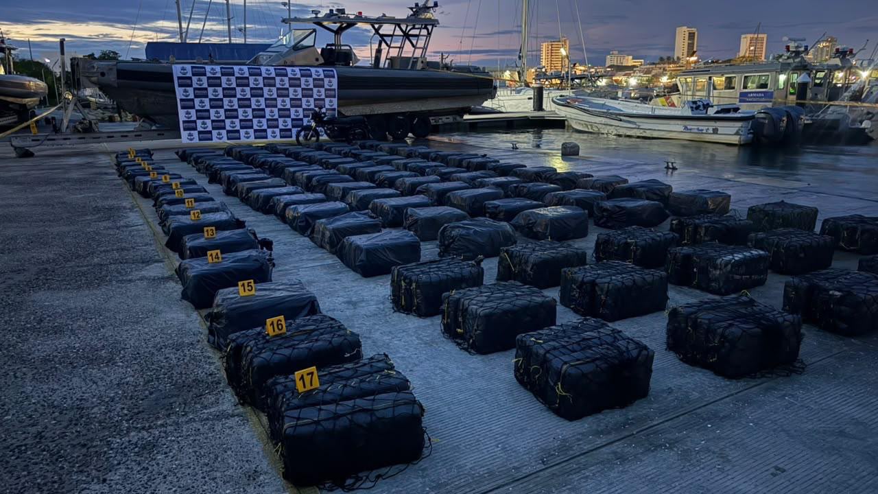 The National Navy seized more than three tons of cocaine on the road to the sea, between Cartagena and Barranquilla